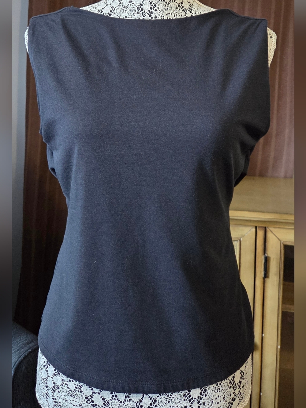 Bra-Free Short-Sleeve Cowl-Back Hardware Top (BLACK)